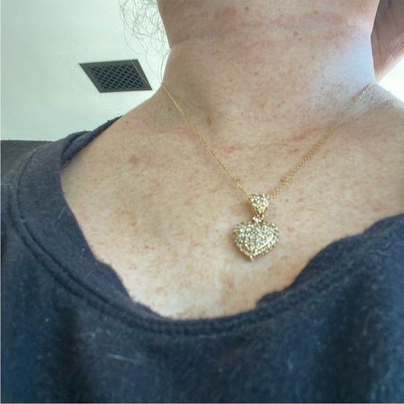 Absolutely Stunning 18k Diamond Necklace with 14K 18 inch chain - Picture 7 of 10